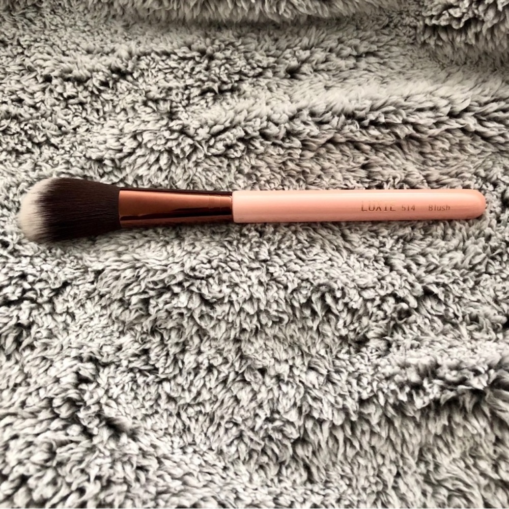 Luxie Pink Handle Blush Brush with Rose Gold Ferrule
